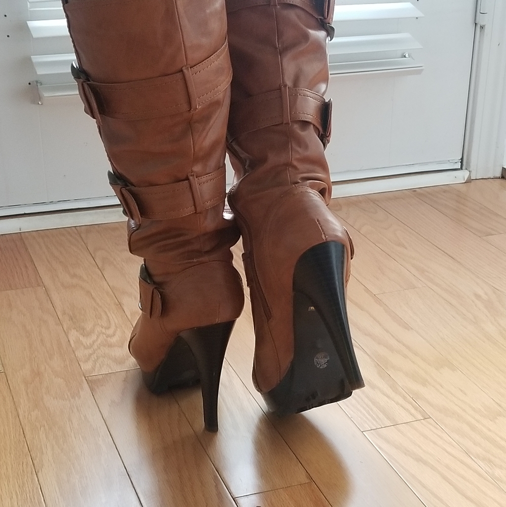 Shoes - Picture 2 of 4